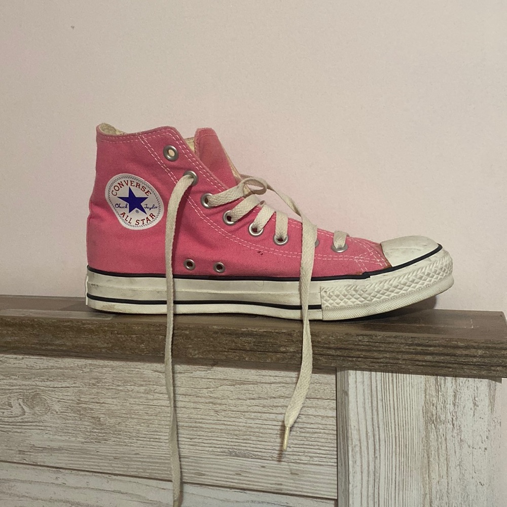 Womens Pink high top Converse